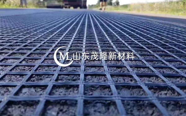 《济青高速改扩建》玻纤钢塑格栅、抗裂贴施工