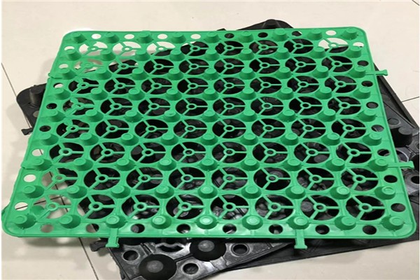 蓄排水板的作用解析：?；せ肪场⒎乐顾?、增强排水效果  第2张