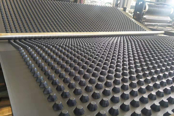揭秘复合排水板的制作原理  第1张