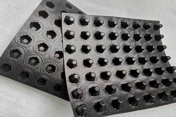 土工布和排水板哪个先施工的  第2张